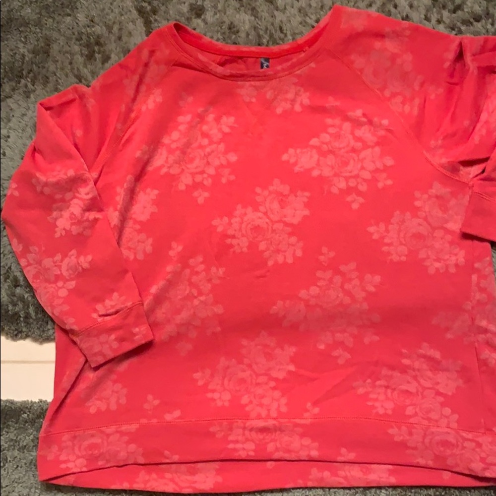 Roses Roses! Beautiful Coral top